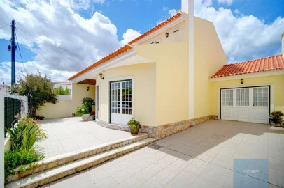 Moradia T3 para Venda em Santa Maria, São Pedro e Matacães