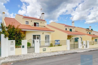 Moradia T3 para Venda em Santa Maria, São Pedro e Matacães