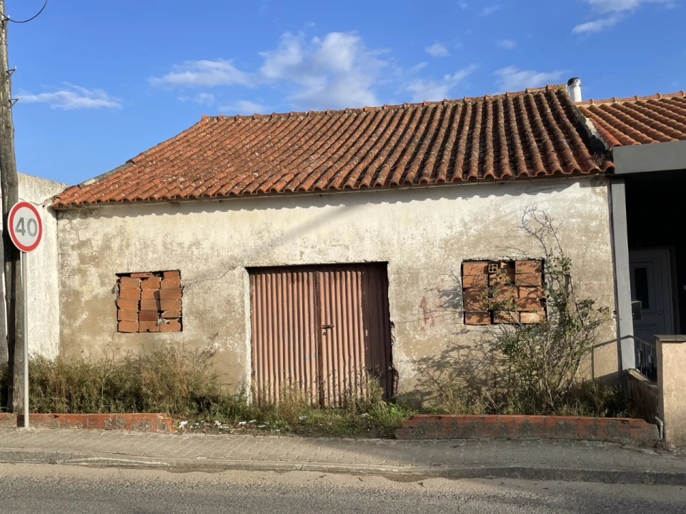 Armazém para Venda em Miragaia e Marteleira Foto 1