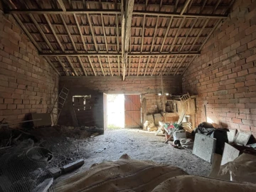 Armazém para Venda em Miragaia e Marteleira