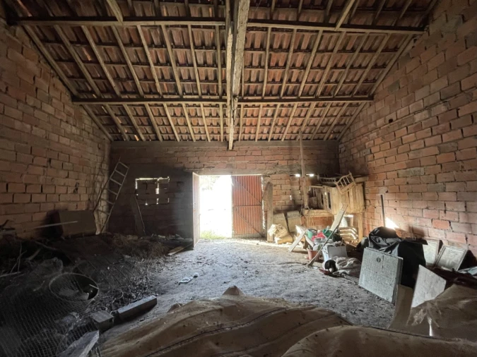 Armazém para Venda em Miragaia e Marteleira Foto 2
