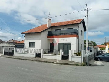 Moradia T3 para Venda em São Pedro da Torre