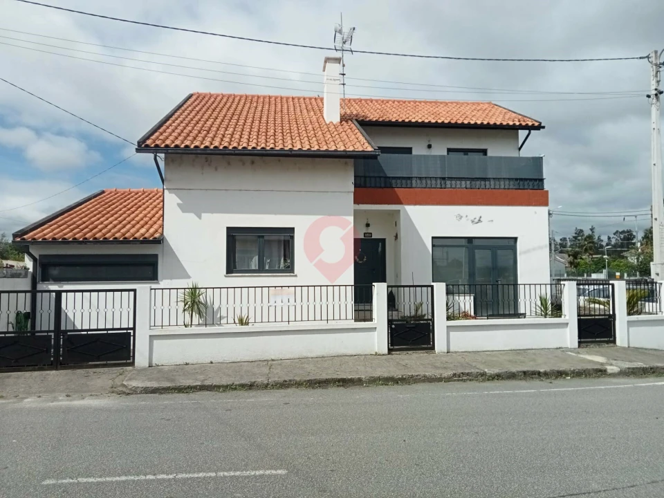 Moradia T3 para Venda em São Pedro da Torre Foto 1