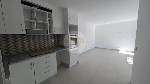 Moradia T2 para Venda em Baixa da Banheira e Vale da Amoreira