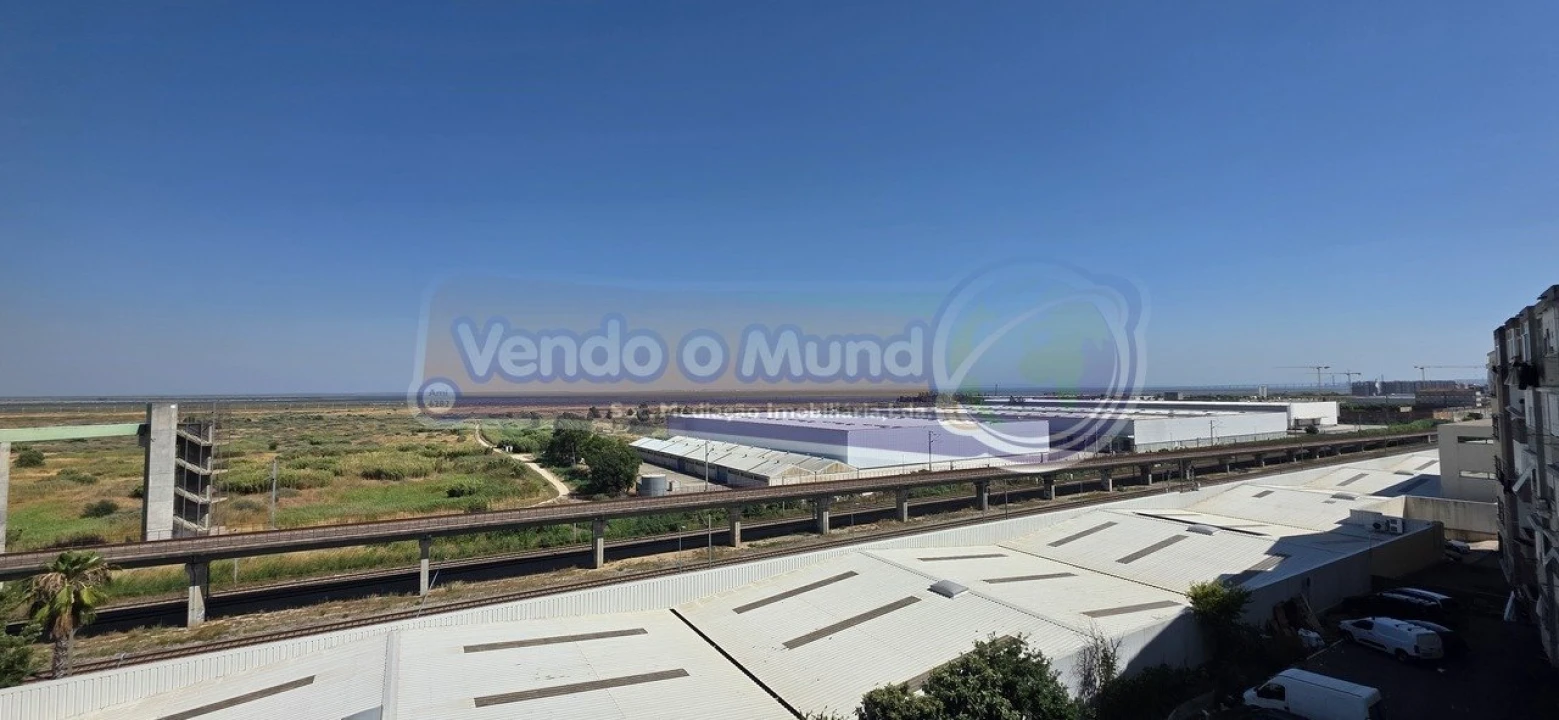 Apartamento T3 para Venda em Póvoa de Santa Iria e Forte da Casa Foto 17