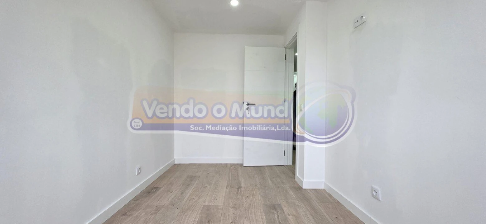 Apartamento T3 para Venda em Póvoa de Santa Iria e Forte da Casa Foto 12