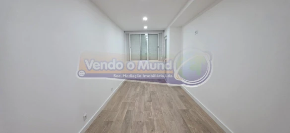Apartamento T3 para Venda em Póvoa de Santa Iria e Forte da Casa