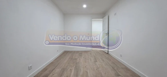 Apartamento T3 para Venda em Póvoa de Santa Iria e Forte da Casa