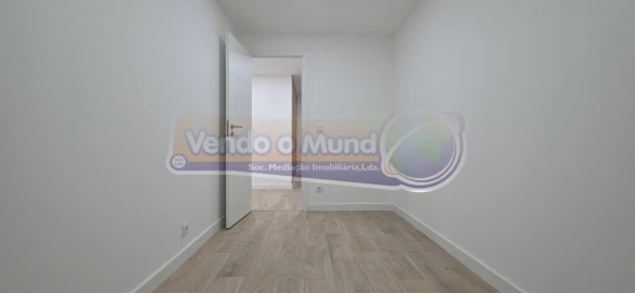 Apartamento T3 para Venda em Póvoa de Santa Iria e Forte da Casa