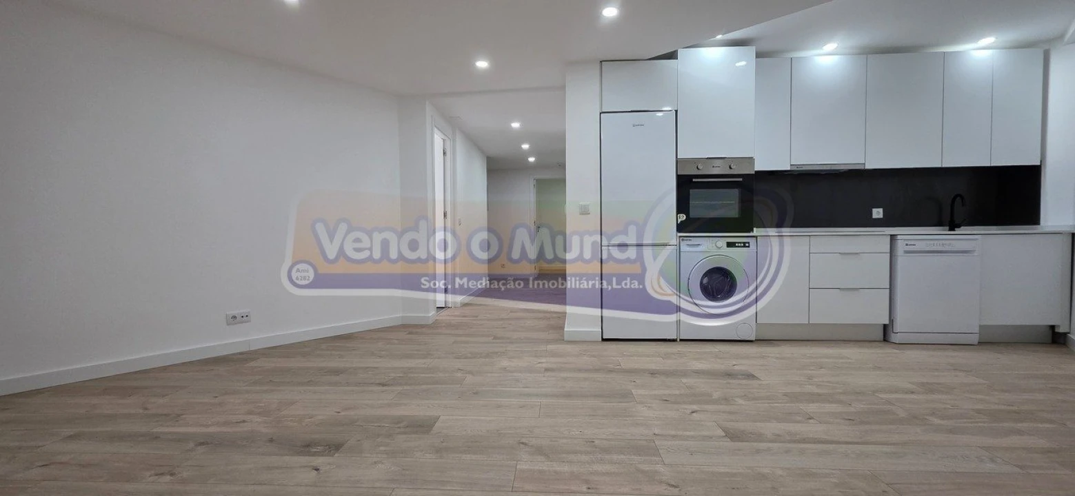 Apartamento T3 para Venda em Póvoa de Santa Iria e Forte da Casa Foto 4