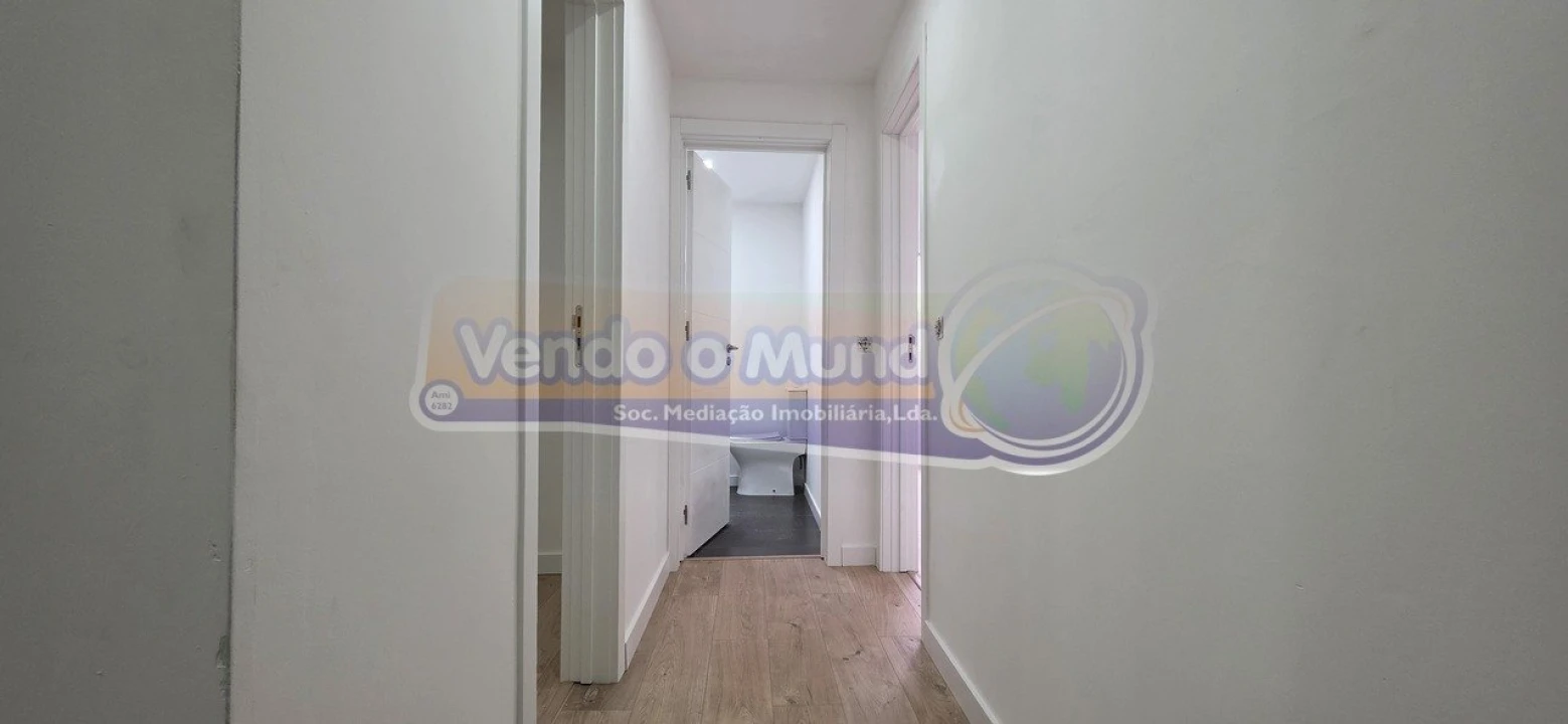 Apartamento T3 para Venda em Póvoa de Santa Iria e Forte da Casa Foto 8