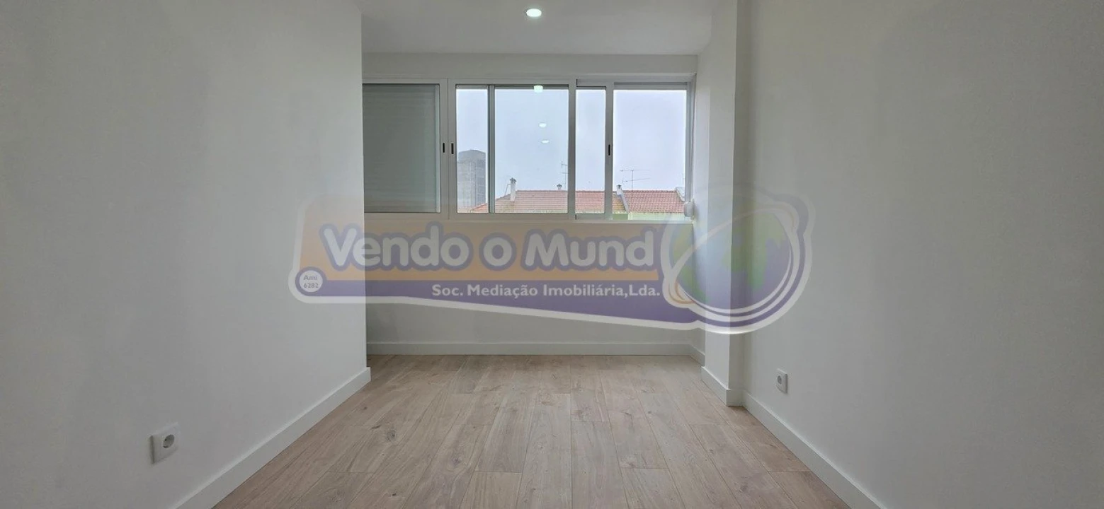 Apartamento T3 para Venda em Póvoa de Santa Iria e Forte da Casa Foto 7