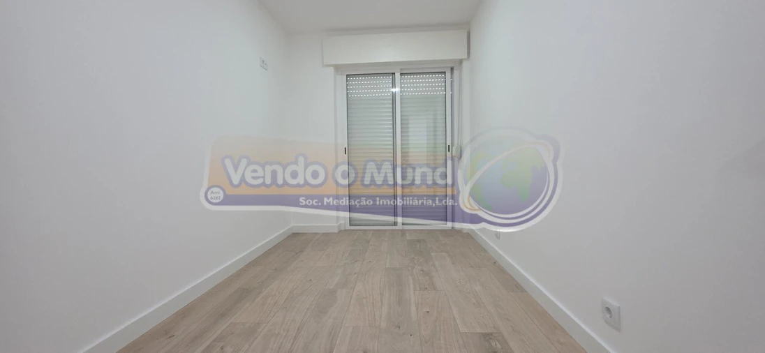 Apartamento T3 para Venda em Póvoa de Santa Iria e Forte da Casa Foto 12