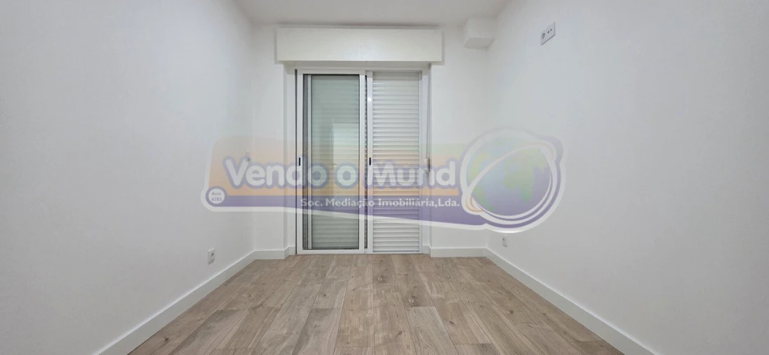 Apartamento T3 para Venda em Póvoa de Santa Iria e Forte da Casa Foto 14