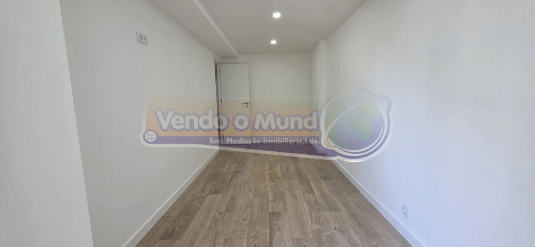 Apartamento T3 para Venda em Póvoa de Santa Iria e Forte da Casa Foto 11