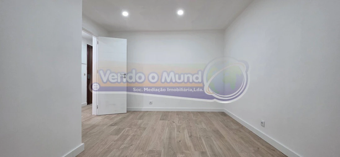 Apartamento T3 para Venda em Póvoa de Santa Iria e Forte da Casa Foto 6