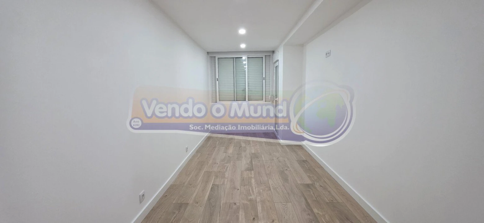 Apartamento T3 para Venda em Póvoa de Santa Iria e Forte da Casa Foto 10