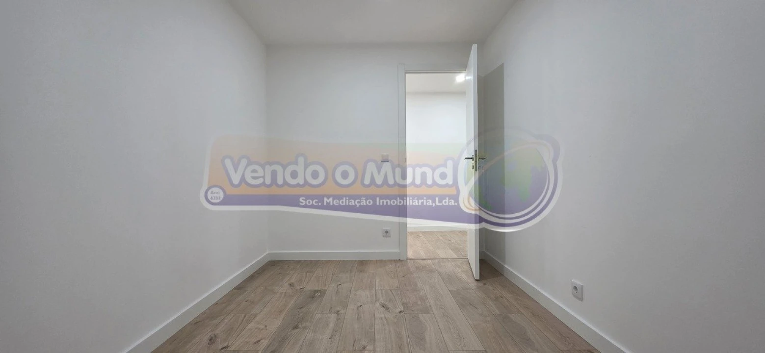 Apartamento T3 para Venda em Póvoa de Santa Iria e Forte da Casa Foto 15