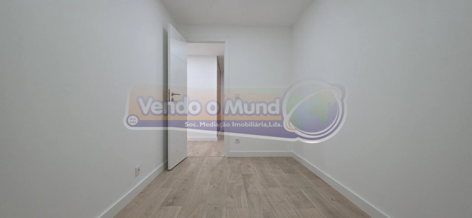 Apartamento T3 para Venda em Póvoa de Santa Iria e Forte da Casa Foto 13