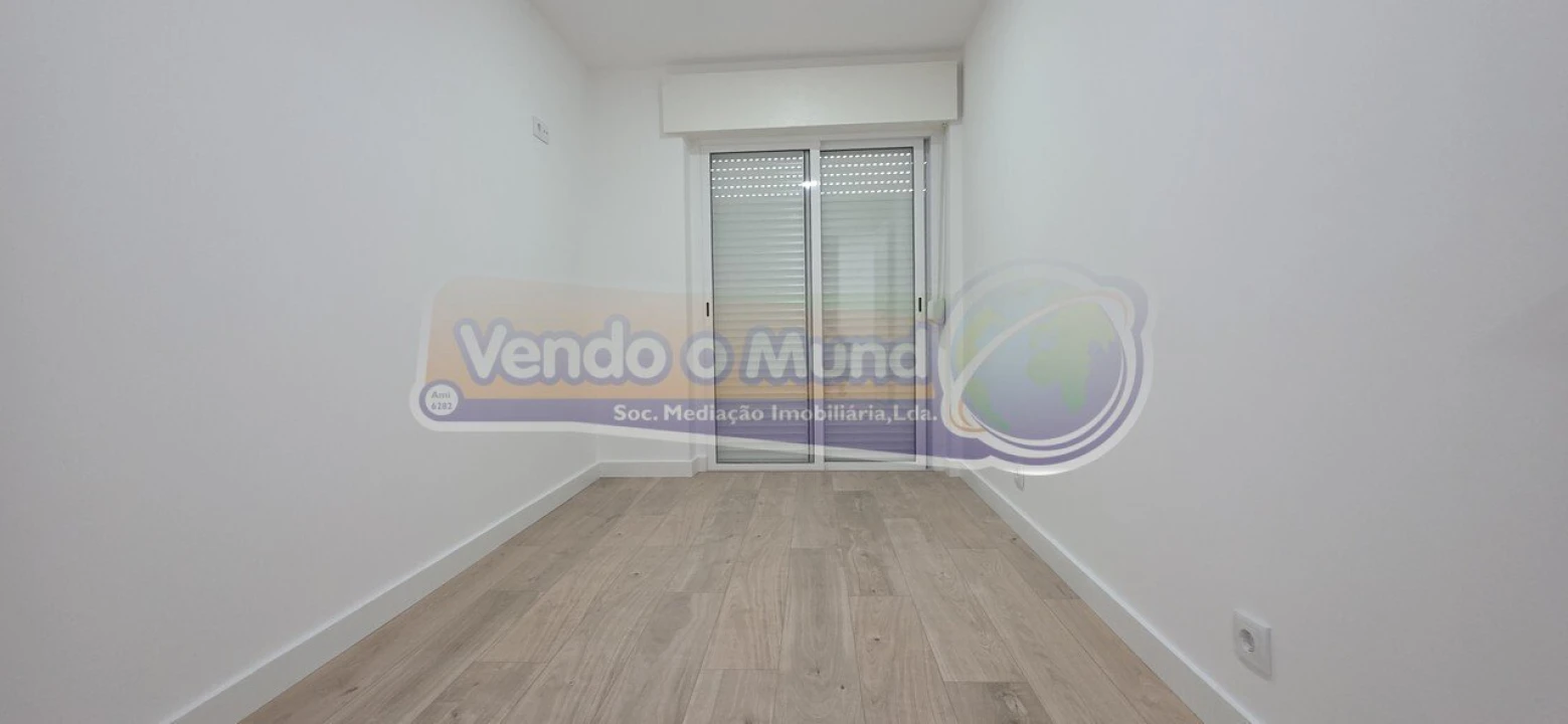 Apartamento T3 para Venda em Póvoa de Santa Iria e Forte da Casa Foto 12