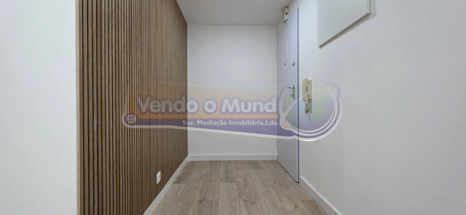 Apartamento T3 para Venda em Póvoa de Santa Iria e Forte da Casa Foto 1