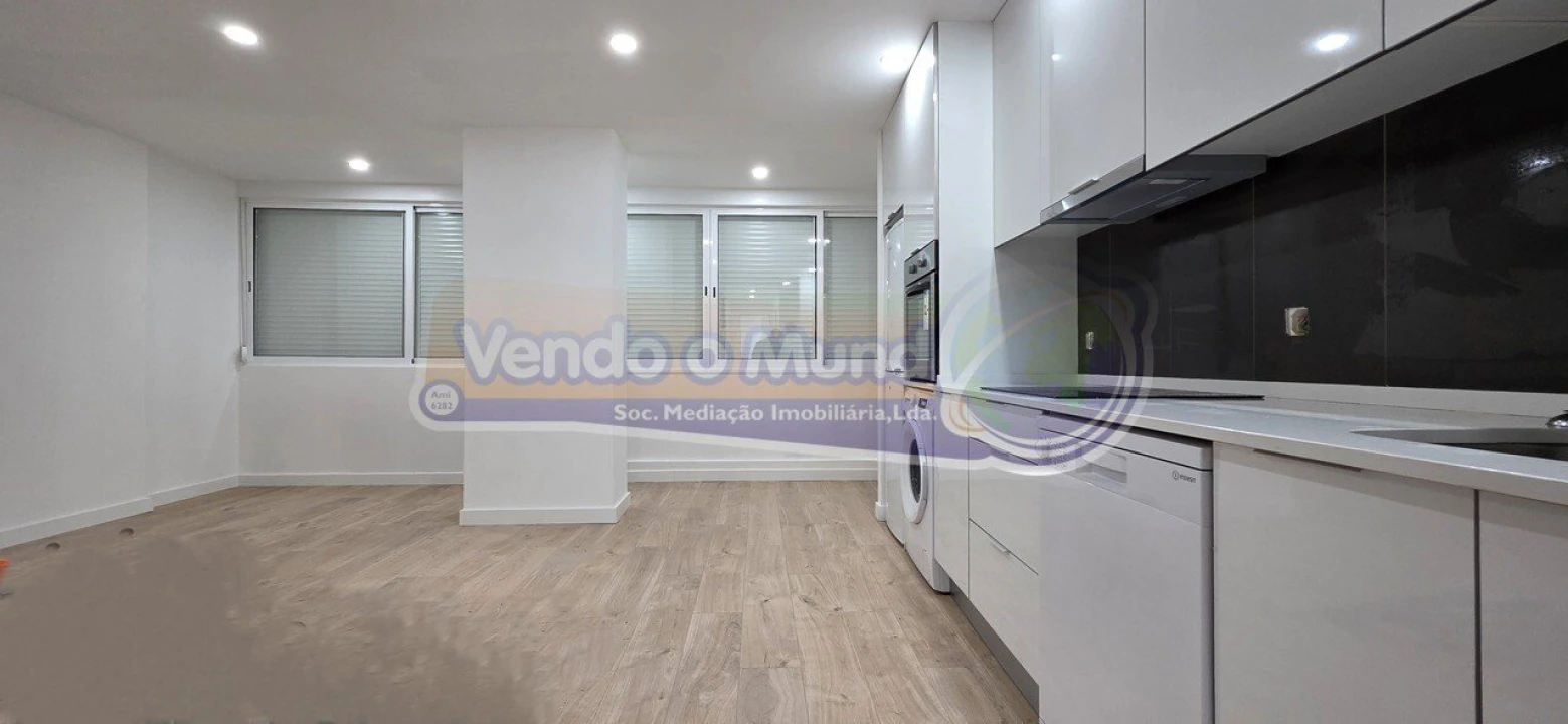 Apartamento T3 para Venda em Póvoa de Santa Iria e Forte da Casa Foto 2