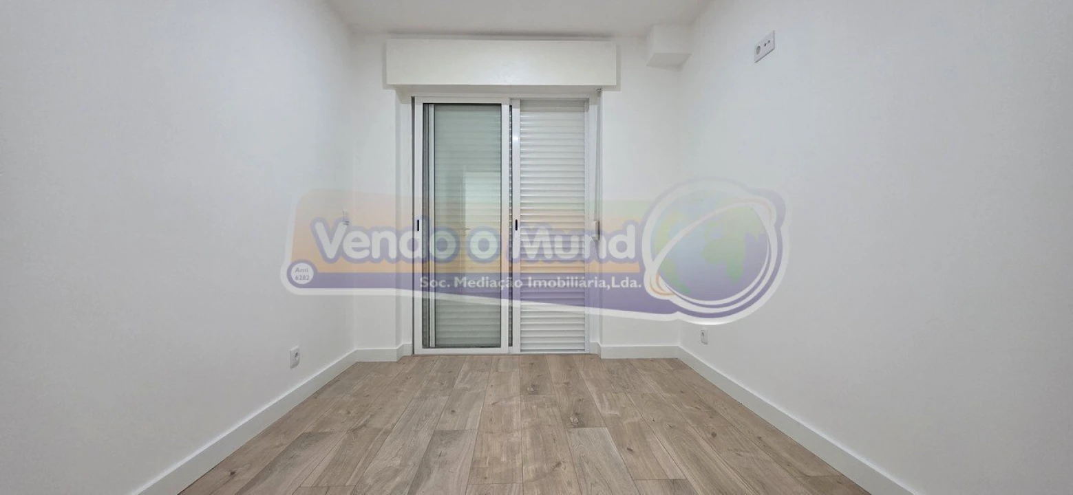 Apartamento T3 para Venda em Póvoa de Santa Iria e Forte da Casa Foto 14