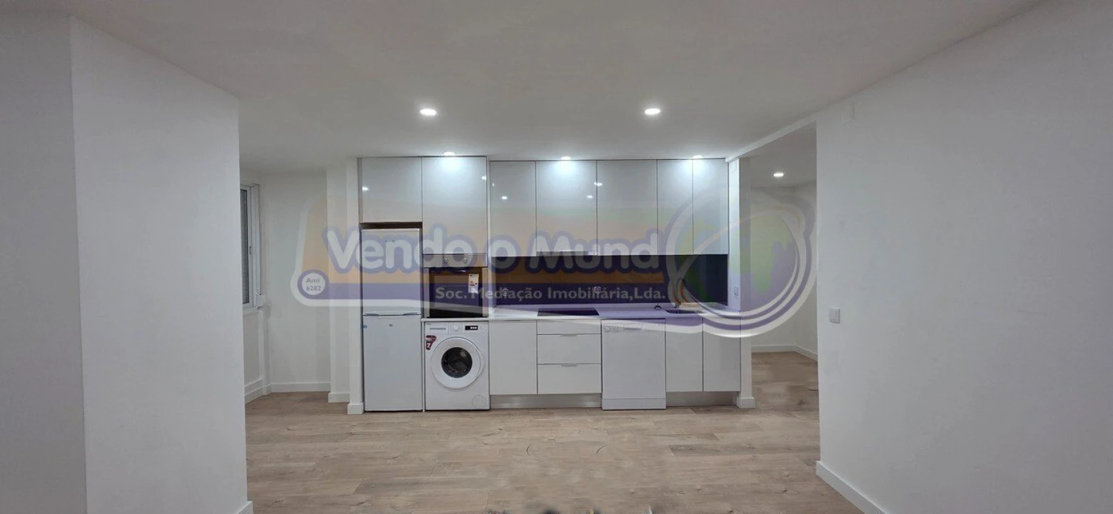 Apartamento T3 para Venda em Póvoa de Santa Iria e Forte da Casa Foto 1