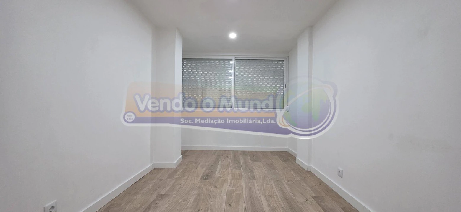 Apartamento T3 para Venda em Póvoa de Santa Iria e Forte da Casa Foto 13
