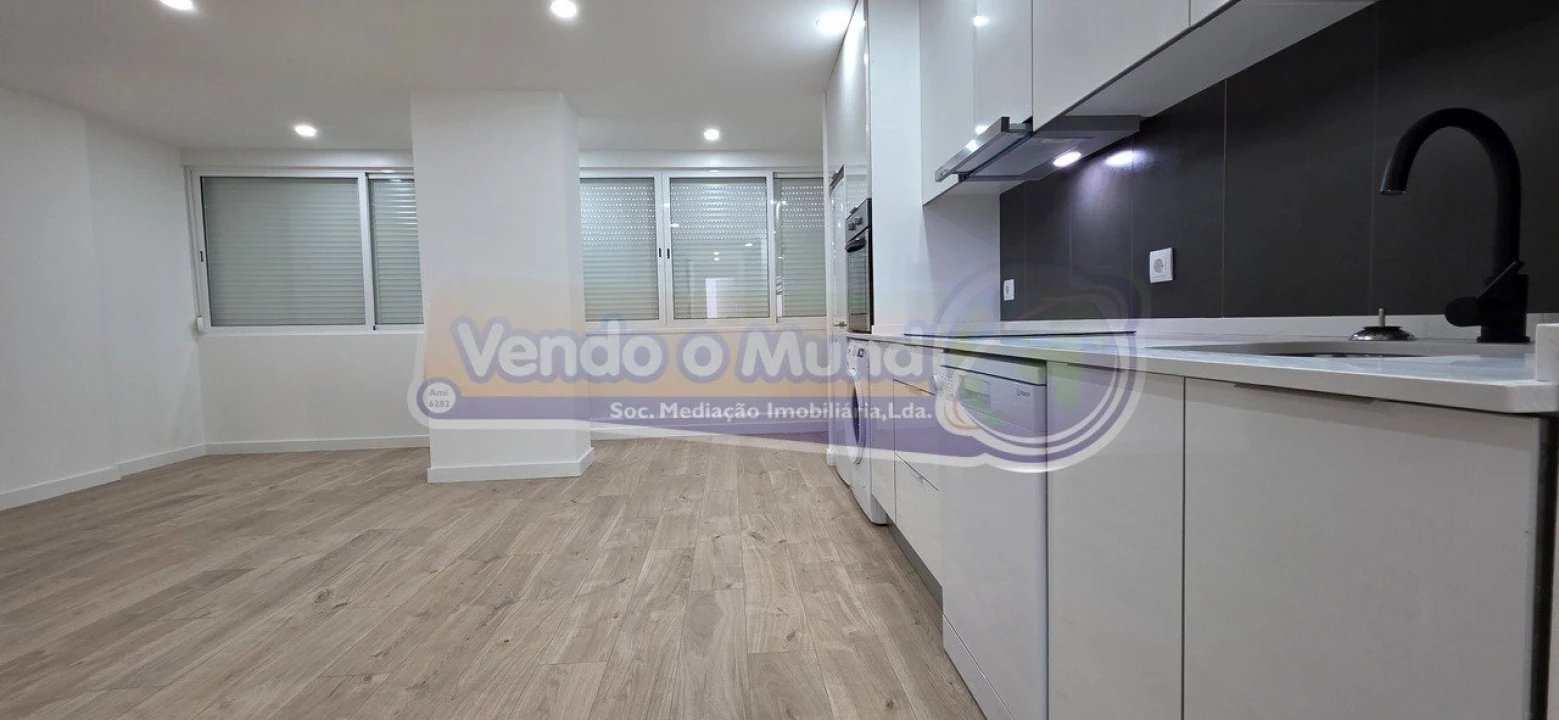 Apartamento T3 para Venda em Póvoa de Santa Iria e Forte da Casa Foto 5