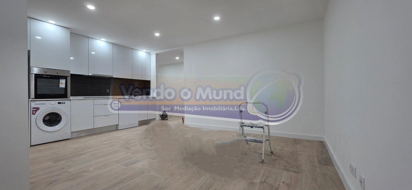 Apartamento T3 para Venda em Póvoa de Santa Iria e Forte da Casa Foto 4