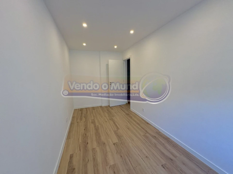 Apartamento T2 para Venda em Águas Livres Foto 3