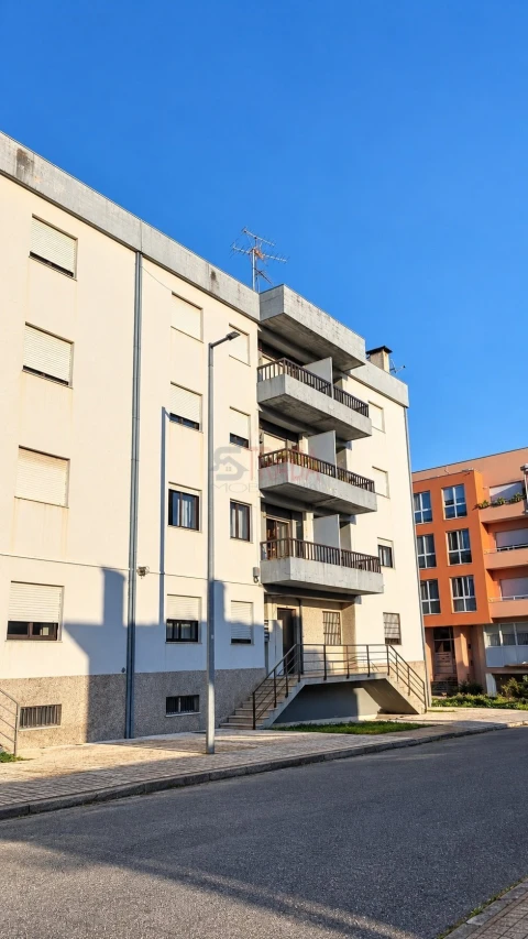 Apartamento T1 para Venda em Vila Verde e Barbudo
