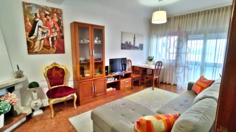 Apartamento T2 para Arrendamento em Santa Clara e Castelo Viegas