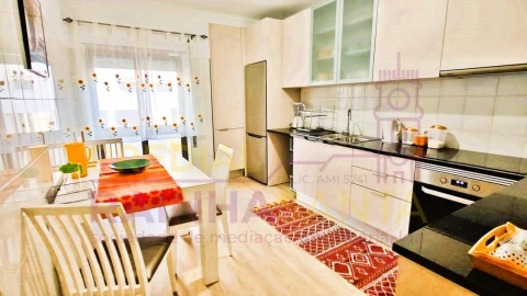 Apartamento T2 para Arrendamento em Santa Clara e Castelo Viegas