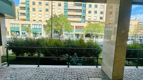 Loja para Arrendamento em Ramalde