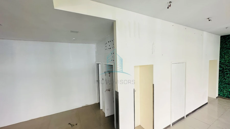 Loja para Arrendamento em Ramalde Foto 5