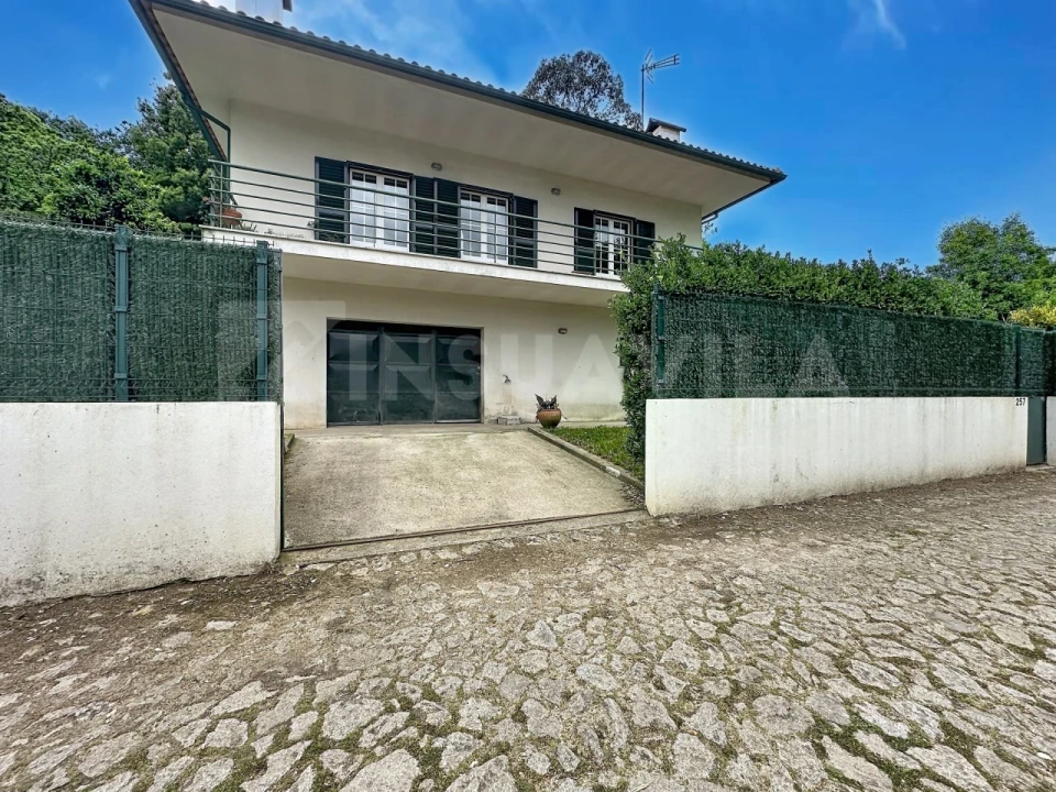 Moradia T3 para Venda em Venade e Azevedo Foto 1