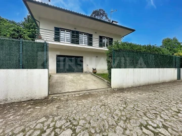 Moradia T3 para Venda em Venade e Azevedo