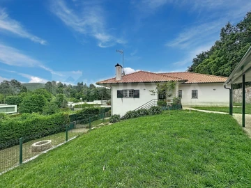 Moradia T3 para Venda em Venade e Azevedo