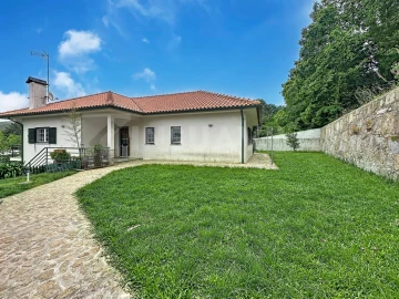 Moradia T3 para Venda em Venade e Azevedo