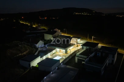 Moradia T2 para Arrendamento em Chafe