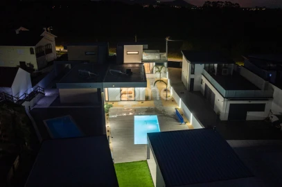 Moradia T2 para Arrendamento em Chafe