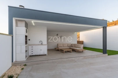 Moradia T2 para Arrendamento em Chafe