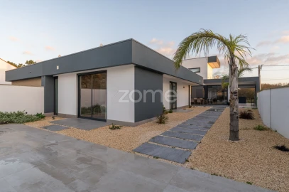 Moradia T2 para Arrendamento em Chafe