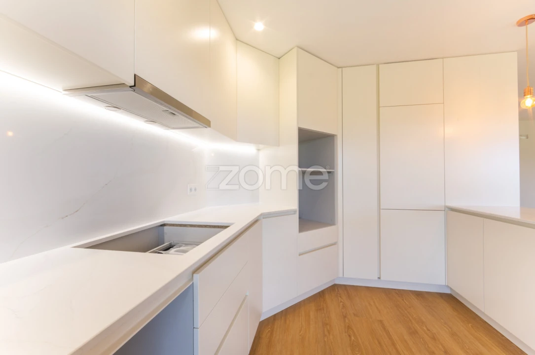 Apartamento T2 para Venda em Vilar de Andorinho Foto 11