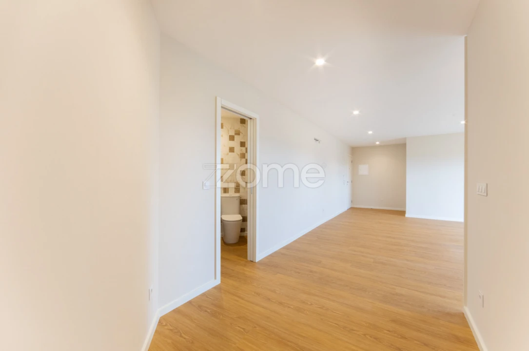 Apartamento T2 para Venda em Vilar de Andorinho Foto 13