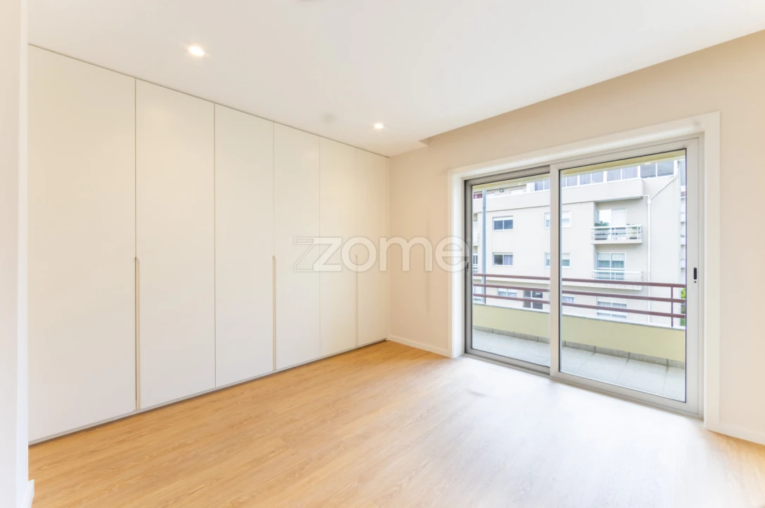 Apartamento T2 para Venda em Vilar de Andorinho Foto 19