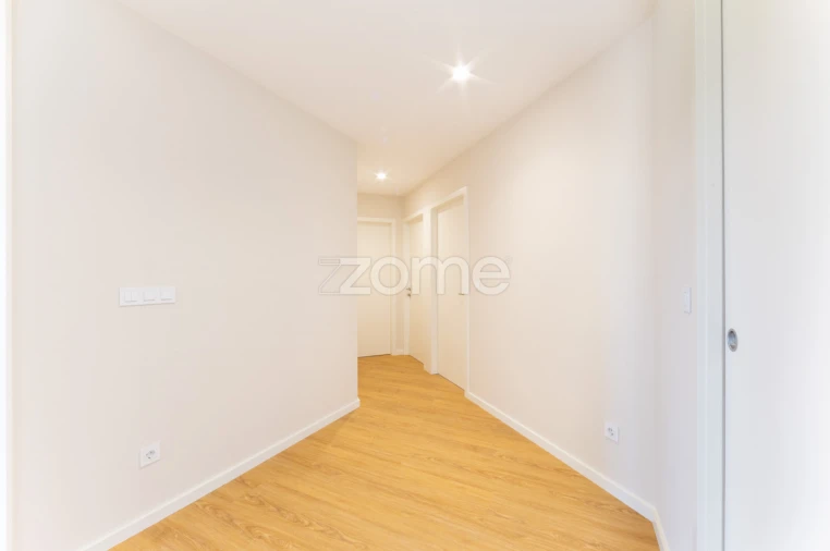 Apartamento T2 para Venda em Vilar de Andorinho Foto 14