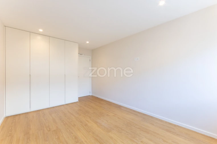 Apartamento T2 para Venda em Vilar de Andorinho Foto 18